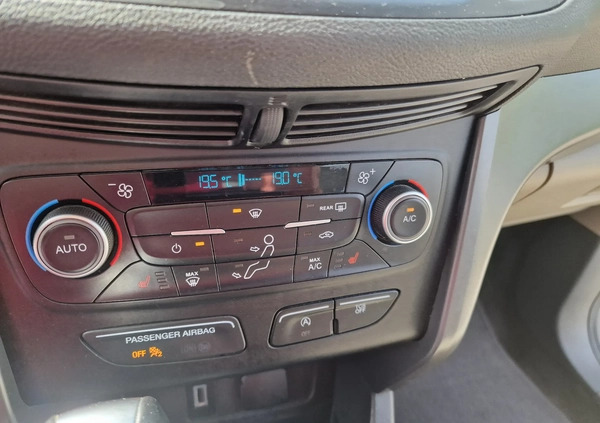 Ford Escape cena 69900 przebieg: 151000, rok produkcji 2018 z Giżycko małe 704